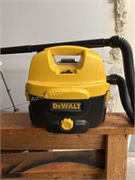 DeWalt small compact vacuum