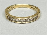 9k gold band w/ diamonds (marked 375) - size 7