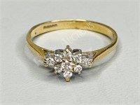 9k gold ring w/ diamonds (marked 375) - size 7
