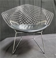 Knoll/Harry Bertoia-style modern diamond chair