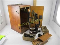 ANTIQUE MICROSCOPE WITH CASE