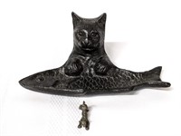 Kooky Cast Iron Cat Fish Dish w Small Metal Figure