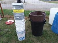 2 Garbage cans & 5 Gallon pails