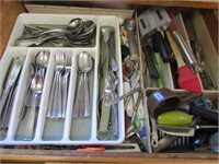 CONTENTS OF DRAWER - SILVERWARE, UTENSILS