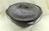 Lodge cast iron dutch oven w/ self basting lid and