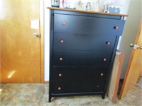 4 DRAWER DRESSER - CONTENTS IN SPERATE LOT