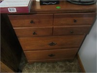 SMALL DRESSER WITH CONTENTS IN DRAWER - THREAD