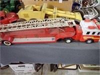 2 FIRE ENGINES AND WOODEN GRADER