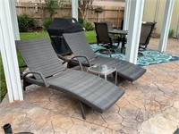 2 FRONTGATE LOUNGE CHAIRS W/TABLE