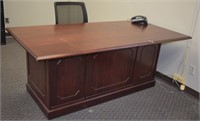 TRADITIONAL "CHERRY" EXECUTIVE DESK