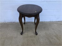 Oak Queen Anne Style Oval End Table