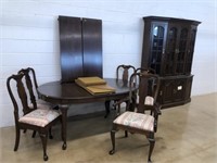 7 Pc. Queen Anne Style Cherry Dining Room Suite