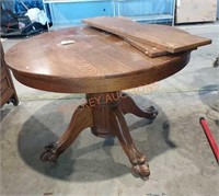 Round claw foot petalstool dinning table
