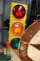 VINTAGE CAST METAL TRAFFIC LIGHT - ALL WIRED