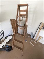 6' wooden ladder