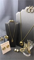 Assorted Fashion Jewelry Lot Goldtones