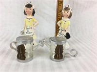 2 Set Of Salt And Pepper Shakers.