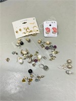 lot of costume jewelry earrings