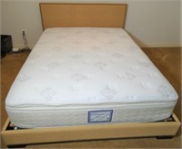 QUEEN NAILHEAD BED