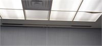 8' CEILING MOUNT PROJECTOR SCREEN