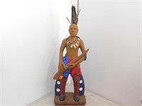 Statutte de bois représentant un amérindien