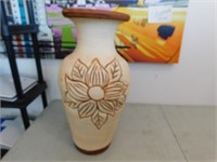 Vase/urne décorative en terre cuite 28.5 pouces