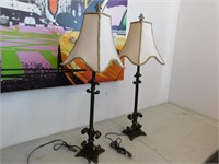 Lot d 2 lampes de table avec fleur de lys