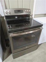 GENERAL ELECTRIC LIKE NEW STAINLESS STOVE