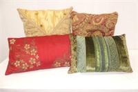 4 Decorative Throw Pillows