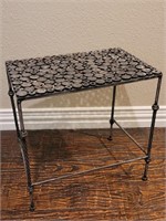 Modern Metal Circles Top Accent Table / Stand