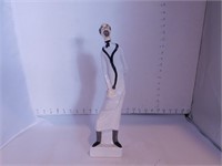 Statuette de médecin en porcelaine signée Mimi