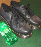 LIKE NEW SIZE 7 DOC DR. MARTENS