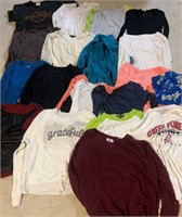 WOMENS CLOTHING LOT SIZE SMALL