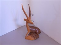 Sculpture d'une antiloppe en bois (Kenya??)