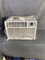 Hardly used 6000 BTU window air conditioner o