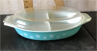 Pyrex snowflake divided dish with lid