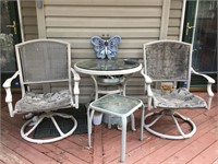 Outdoor tables & chairs