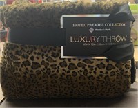 Hotel Premier Collection Luxury Throw