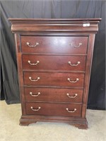 "Haverty's" Chest of Drawers w/ Gentleman's Drawer