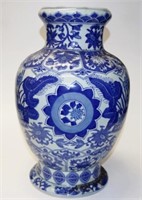 Chinese blue & white porcelain vase