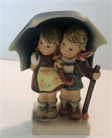 Hummel girl and boy under umbrella