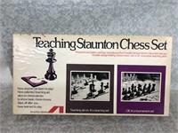 Vintage teaching Staunton chess set w box