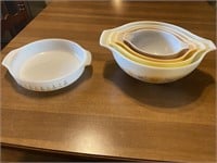 4 pyrex bowls and 1 anchor dish