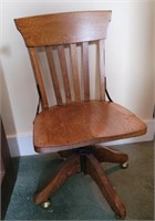 Vintage oak desk chair. Spring loaded lean back.