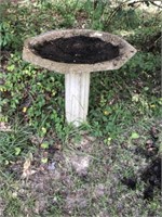 Concrete Bird Bath (27" Diameter x 31" Tall)