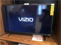 Vizio TV W/ Remote (31")