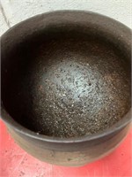 Antique four-gallon skillet pot. {37 cm W x 30 cm