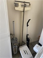 3 vacuum cleaners, Doctor scale and fan