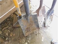 4 FLAT SHOVELS