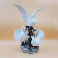 Large Lladro Porcelain Sculpture of Doves